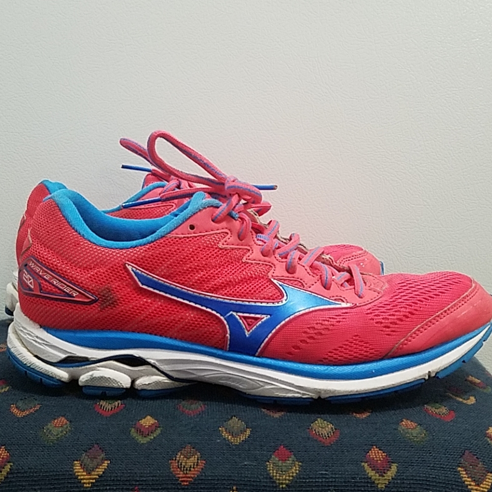 Womens Running Shoes Wave Runner 20